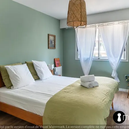 Air-conditioned Facing The Port Of Laurent With 2 Bedrooms