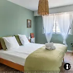 Air-conditioned Facing The Port Of Laurent With 2 Bedrooms