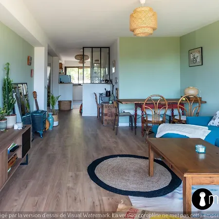 Air-conditioned Facing The Port Of Laurent With 2 Bedrooms Lägenhet *