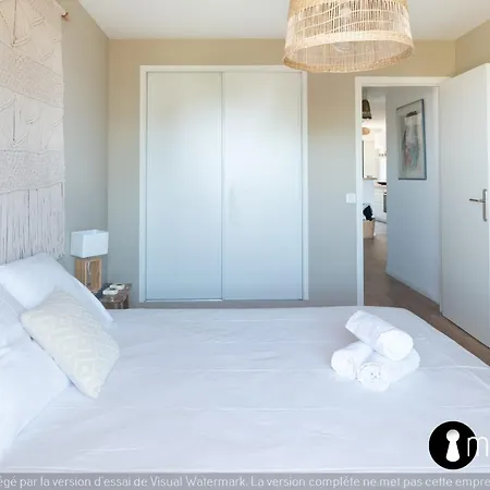 Air-conditioned Facing The Port Of Laurent With 2 Bedrooms Saint-Laurent-du-Var