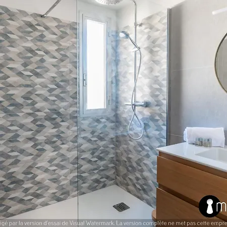 Air-conditioned Facing The Port Of Laurent With 2 Bedrooms Lägenhet