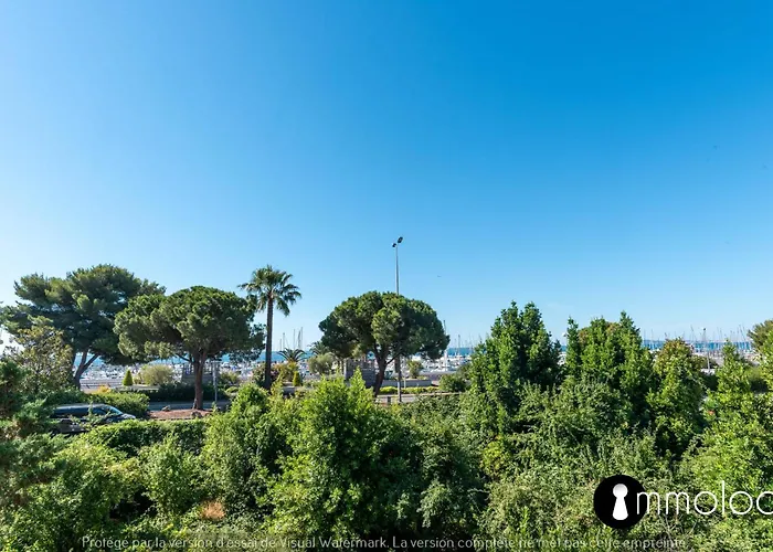 Air-conditioned Facing The Port Of Laurent With 2 Bedrooms Apartament Saint-Laurent-du-Var